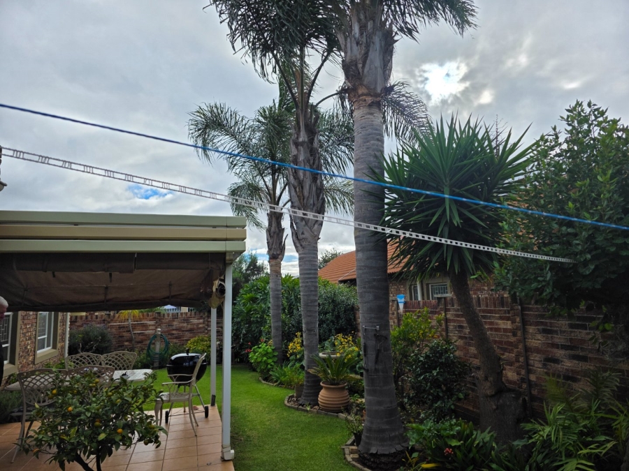 2 Bedroom Property for Sale in Langenhovenpark Free State